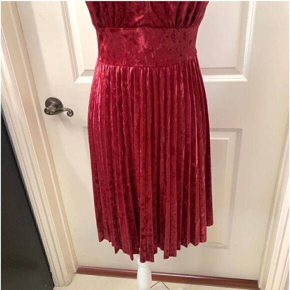 Modcloth Splendorous Spree Velvet Dress in Wine - Picture 10 of 16